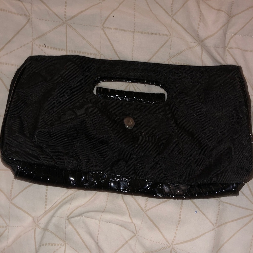 Pre-Owned Black Guess Clutch Purse